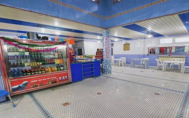 شنا در استخر ماکو